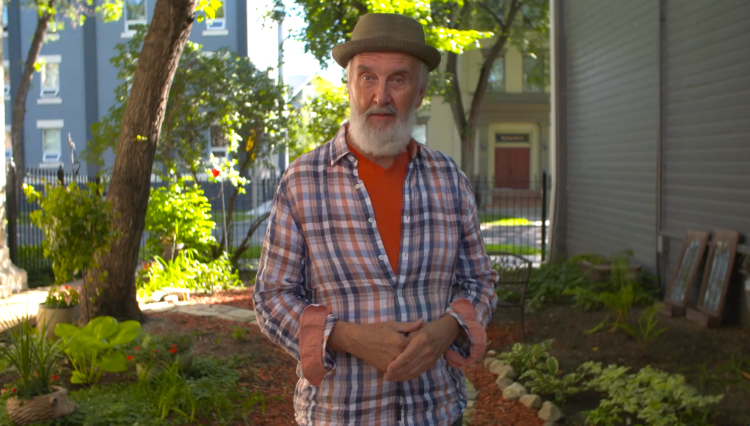 2015 Polaris Music Prize gala host Fred Penner announcing the new partnership between the Polaris Music Prize and the Toronto Symphony Orchestra.