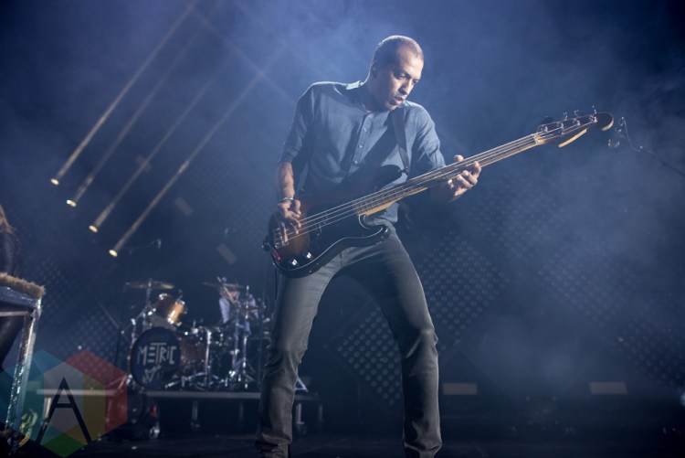 Joshua Winstead of Metric performing at the Doug Mitchell Thunderbird Sports Centre in Vancouver on April 1, 2016. (Photo: Carmin Edwards/Aesthetic Magazine)