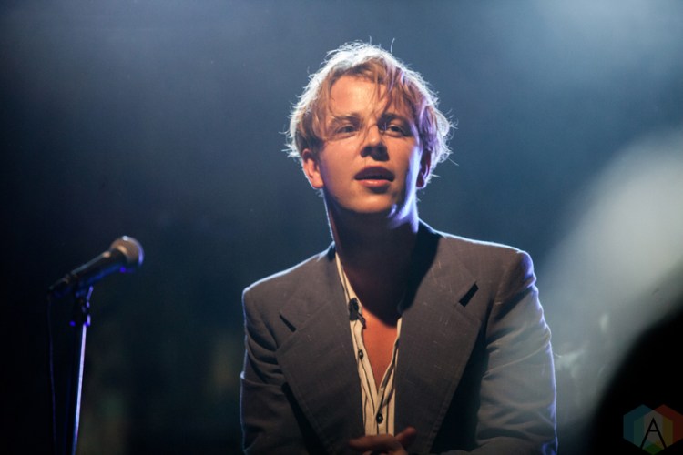 Tom Odell performs at the Mod Club in Toronto on October 11, 2016. (Photo: Shahnoor Ijaz/Aesthetic Magazine)