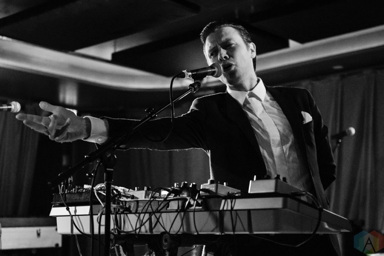 Anthonie Tonnon performs at Barboza in Seattle on November 12, 2016. (Photo: Kevin Tosh/Aesthetic Magazine)