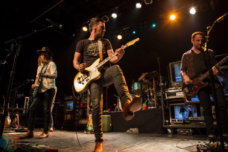 Brothers Osborne perform at the Phoenix Concert Theatre in Toronto on November 9, 2016.(Photo: Mike Fowler/Aesthetic Magazine)
