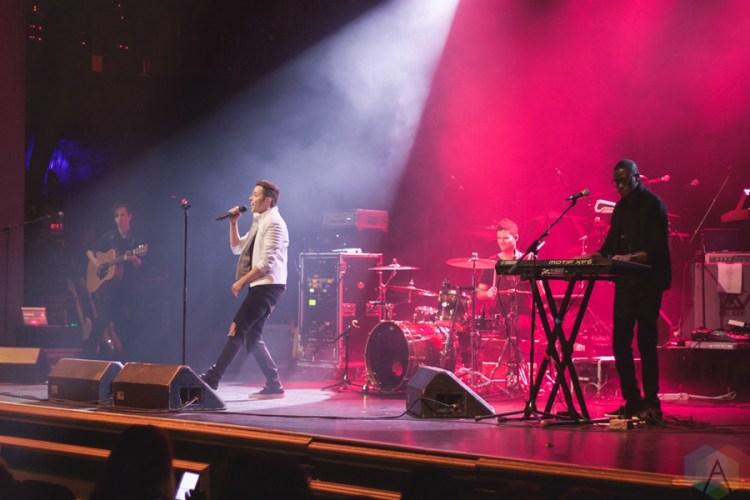 Dan Talevski performs at the Danforth Music Hall in Toronto on November 9, 2016. (Photo: Nicole Banda/Aesthetic Magazine)