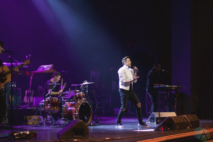 Dan Talevski performs at the Danforth Music Hall in Toronto on November 9, 2016. (Photo: Nicole Banda/Aesthetic Magazine)