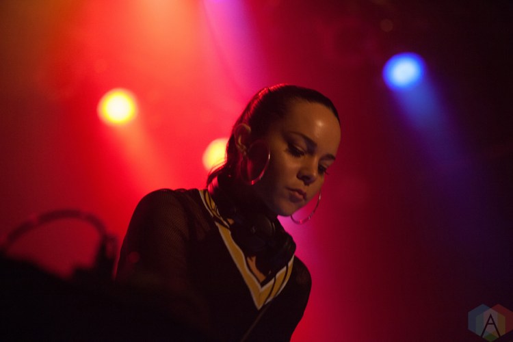 Dena Amy performs at the Phoenix Concert Theatre in Toronto on November 8, 2016. (Photo: Shahnoor Ijaz/Aesthetic Magazine)