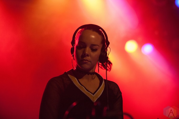 Dena Amy performs at the Phoenix Concert Theatre in Toronto on November 8, 2016. (Photo: Shahnoor Ijaz/Aesthetic Magazine)