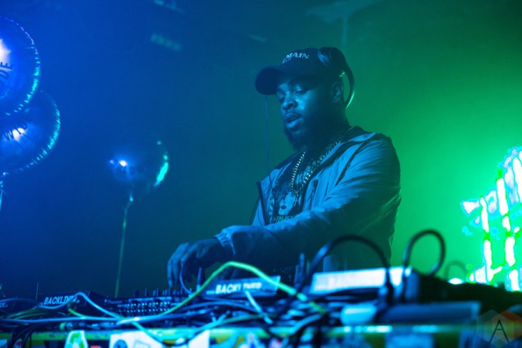 DJ Sliink performs at The Hoxton in Toronto on November 5, 2016. (Photo: Brendan Albert/Aesthetic Magazine)
