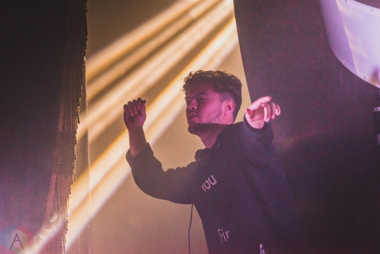 Jerry Folk performs at The Opera House in Toronto on November 3, 2016. (Photo: Adam Horton/Aesthetic Magazine)