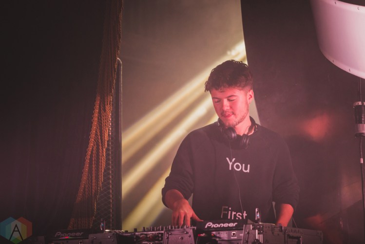 Jerry Folk performs at The Opera House in Toronto on November 3, 2016. (Photo: Adam Horton/Aesthetic Magazine)