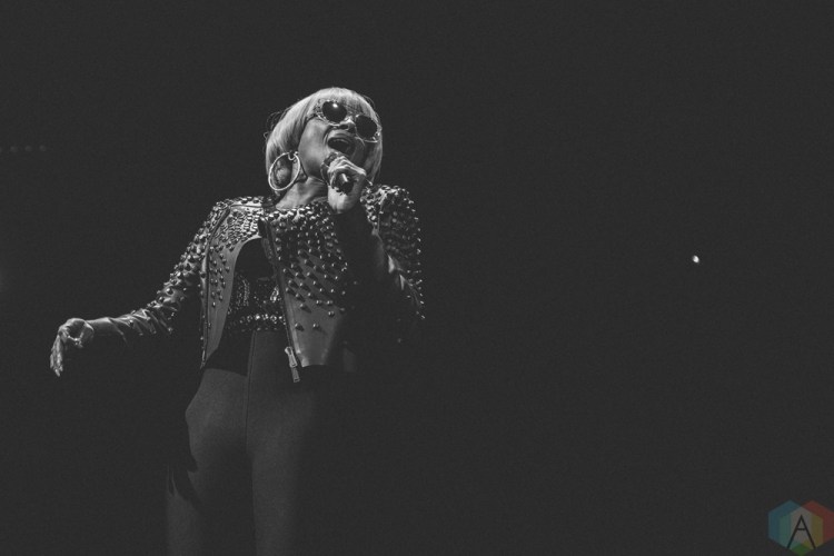 Mary J. Blige performs at the Air Canada Centre in Toronto on November 14, 2016. (Photo: Rick Clifford/Aesthetic Magazine)