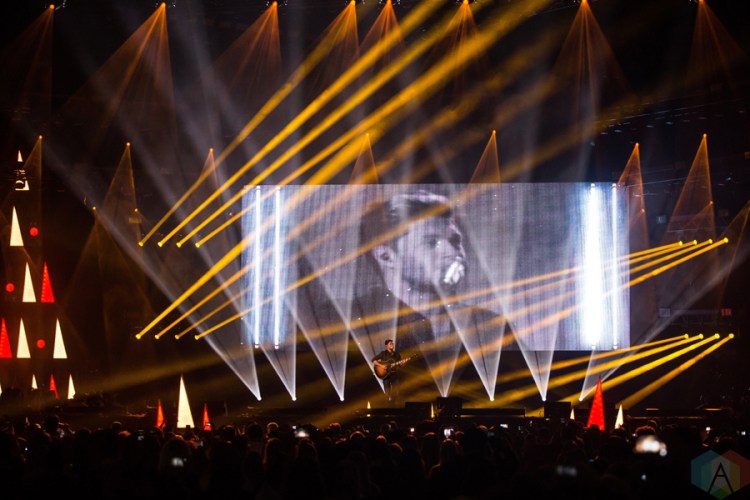 Niall Horan performs at iHeartRadio Jingle Ball North at the Air Canada Centre in Toronto on November 25, 2016. (Photo: Brandon Newfield/Aesthetic Magazine)