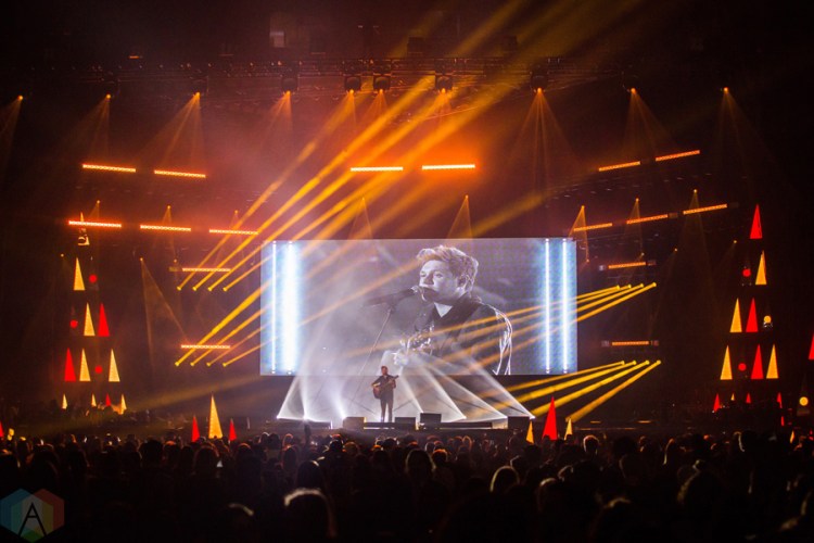 Niall Horan performs at iHeartRadio Jingle Ball North at the Air Canada Centre in Toronto on November 25, 2016. (Photo: Brandon Newfield/Aesthetic Magazine)