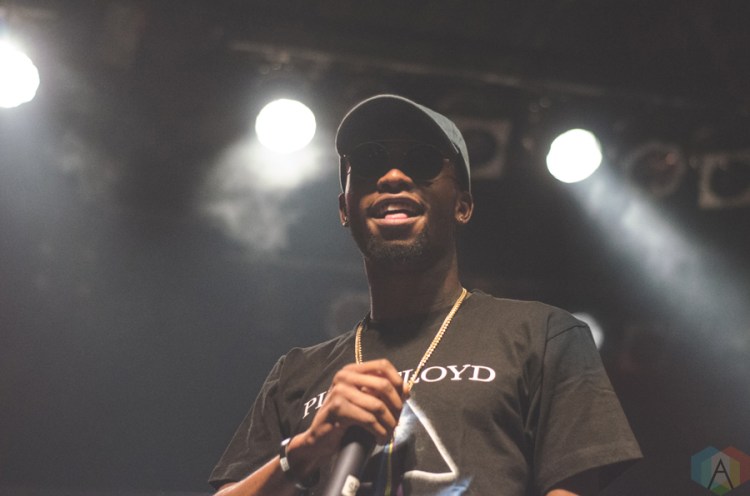 Rob Stone performs at the Phoenix Concert Theatre in Toronto on November 27, 2016. (Photo: Charito Yap/Aesthetic Magazine)