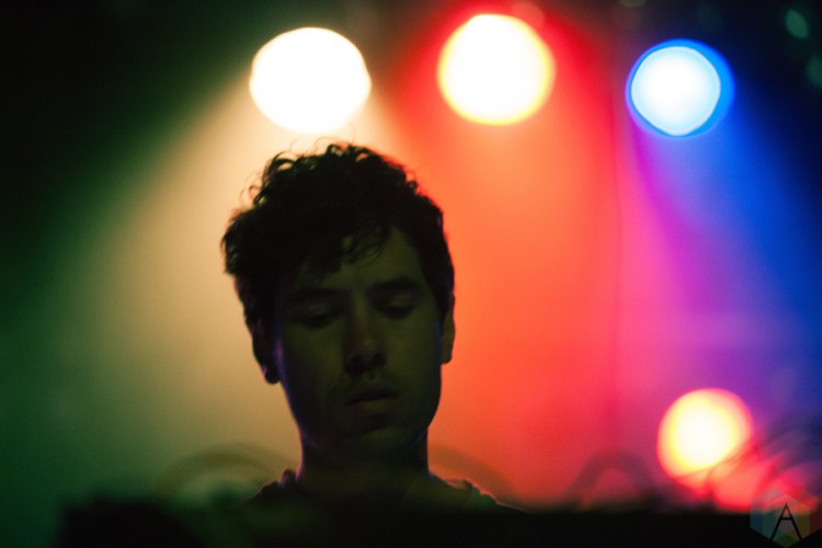 Roland Tings performs at the Phoenix Concert Theatre in Toronto on November 8, 2016. (Photo: Shahnoor Ijaz/Aesthetic Magazine)