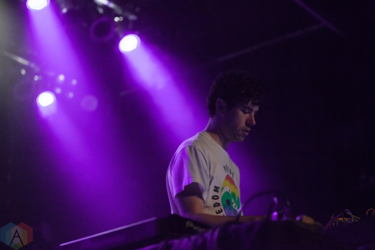 Roland Tings performs at the Phoenix Concert Theatre in Toronto on November 8, 2016. (Photo: Shahnoor Ijaz/Aesthetic Magazine)