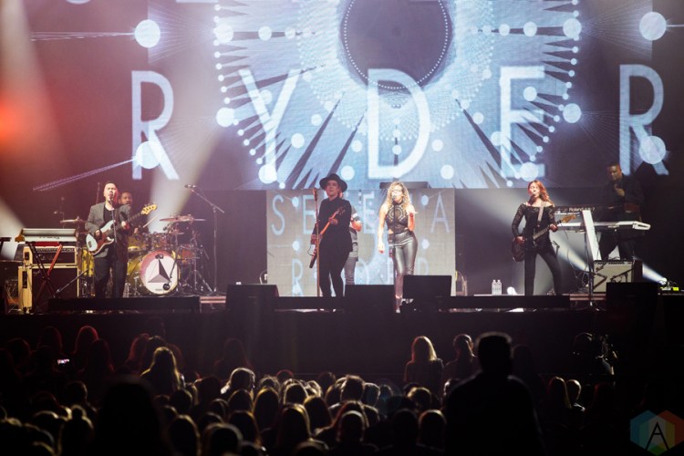 Serena Ryder performs at iHeartRadio Jingle Ball North at the Air Canada Centre in Toronto on November 25, 2016. (Photo: Brandon Newfield/Aesthetic Magazine)
