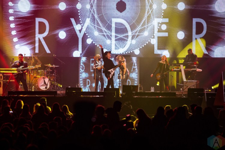 Serena Ryder performs at iHeartRadio Jingle Ball North at the Air Canada Centre in Toronto on November 25, 2016. (Photo: Brandon Newfield/Aesthetic Magazine)