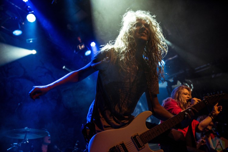 Shiraz Lane performs at the O2 Academy Islington in London, UK on November 20, 2016. (Photo: Rossi Ivanova/Aesthetic Magazine)