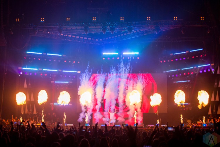 The Chainsmokers perform at iHeartRadio Jingle Ball North at the Air Canada Centre in Toronto on November 25, 2016. (Photo: Brandon Newfield/Aesthetic Magazine)