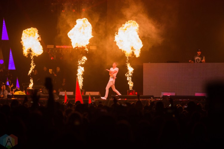 The Chainsmokers perform at iHeartRadio Jingle Ball North at the Air Canada Centre in Toronto on November 25, 2016. (Photo: Brandon Newfield/Aesthetic Magazine)