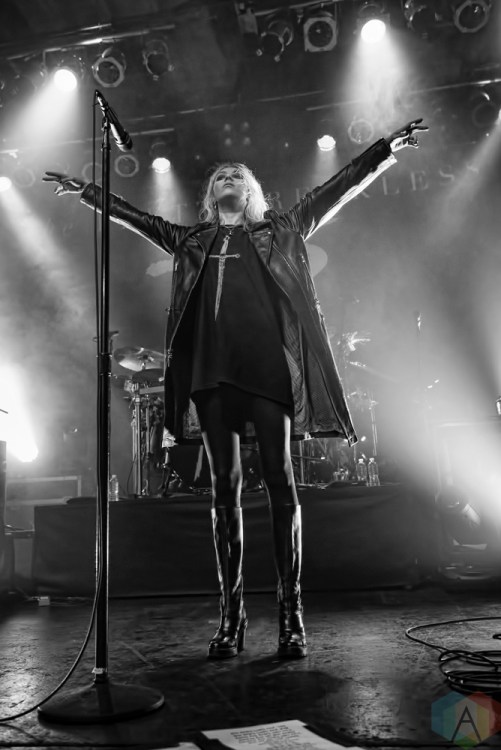 Taylor Momsen of The Pretty Reckless performs at the Phoenix Concert Theatre in Toronto on November 13, 2016. (Photo: Sue Sadzak/Aesthetic Magazine)