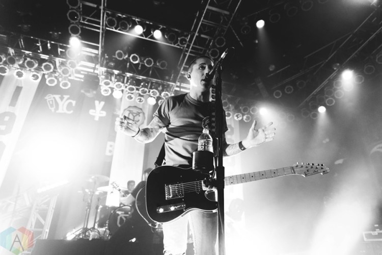 Yellowcard performs at the House of Blues in Chicago on November 3, 2016. (Photo: Katie Kuropas/Aesthetic Magazine)