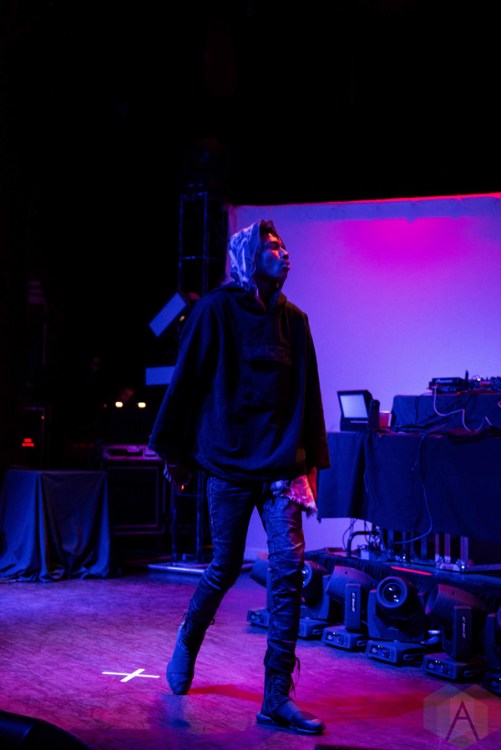 Zelooperz performs at the Town Ballroom in Buffalo, New York on November 3, 2016. (Photo: Josh Ladouceur/Aesthetic Magazine)