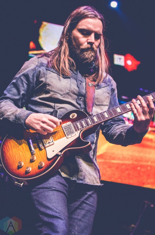 Bush performs at the Wellmont Theater in Montclair, New Jersey on December 29, 2016. (Photo: Saidy Lopez/Aesthetic Magazine)