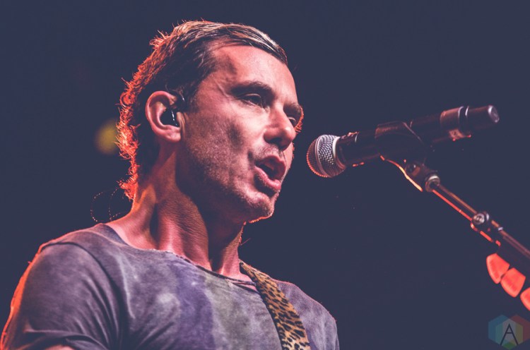 Bush performs at the Wellmont Theater in Montclair, New Jersey on December 29, 2016. (Photo: Saidy Lopez/Aesthetic Magazine)