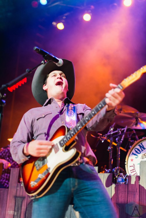 Jon Pardi performs at the Fillmore in Detroit on December 8, 2016. (Photo: Jennifer Boris/Aesthetic Magazine)