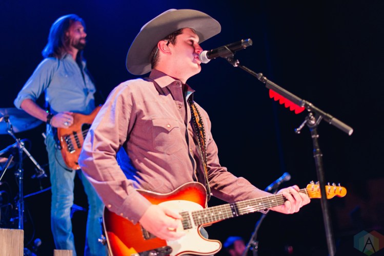 Jon Pardi performs at the Fillmore in Detroit on December 8, 2016. (Photo: Jennifer Boris/Aesthetic Magazine)