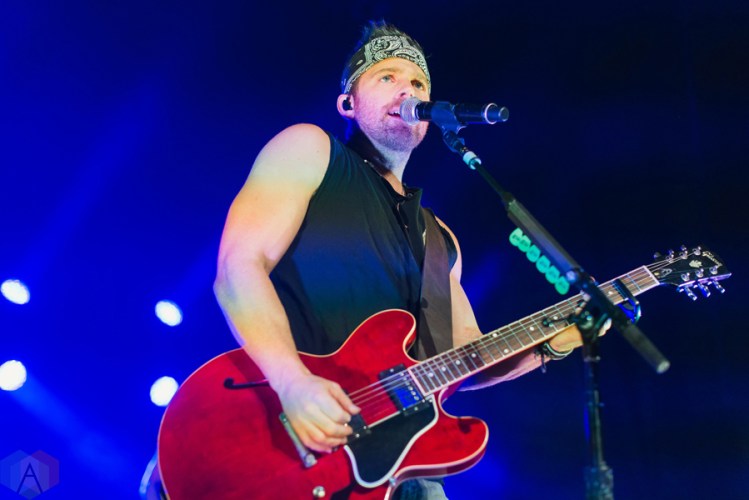 Kip Moore performs at the Fillmore in Detroit on December 8, 2016. (Photo: Jennifer Boris/Aesthetic Magazine)