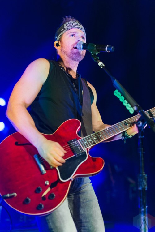 Kip Moore performs at the Fillmore in Detroit on December 8, 2016. (Photo: Jennifer Boris/Aesthetic Magazine)