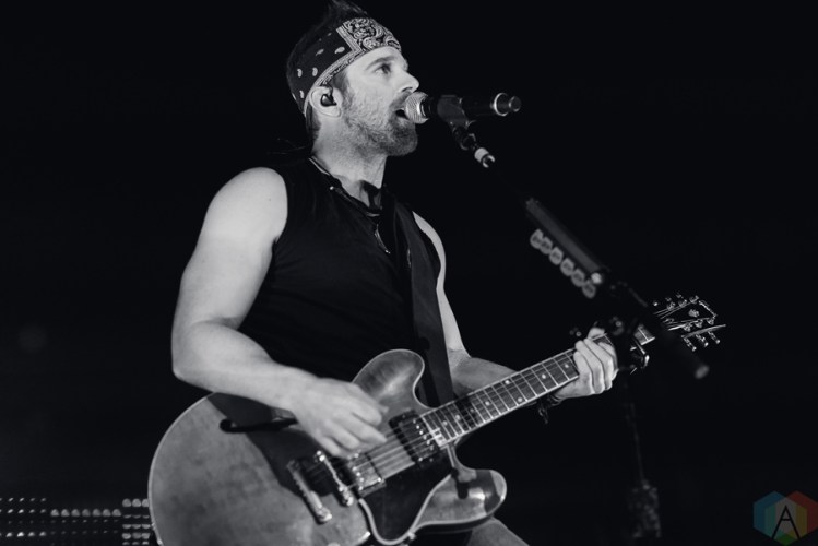 Kip Moore performs at the Fillmore in Detroit on December 8, 2016. (Photo: Jennifer Boris/Aesthetic Magazine)