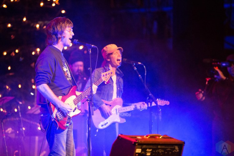 Sloan performs at the 2016 Andy Kim Christmas Concert at the Queen Elizabeth Theatre in Toronto on December 7, 2016. (Photo: Brendan Albert/Aesthetic Magazine)
