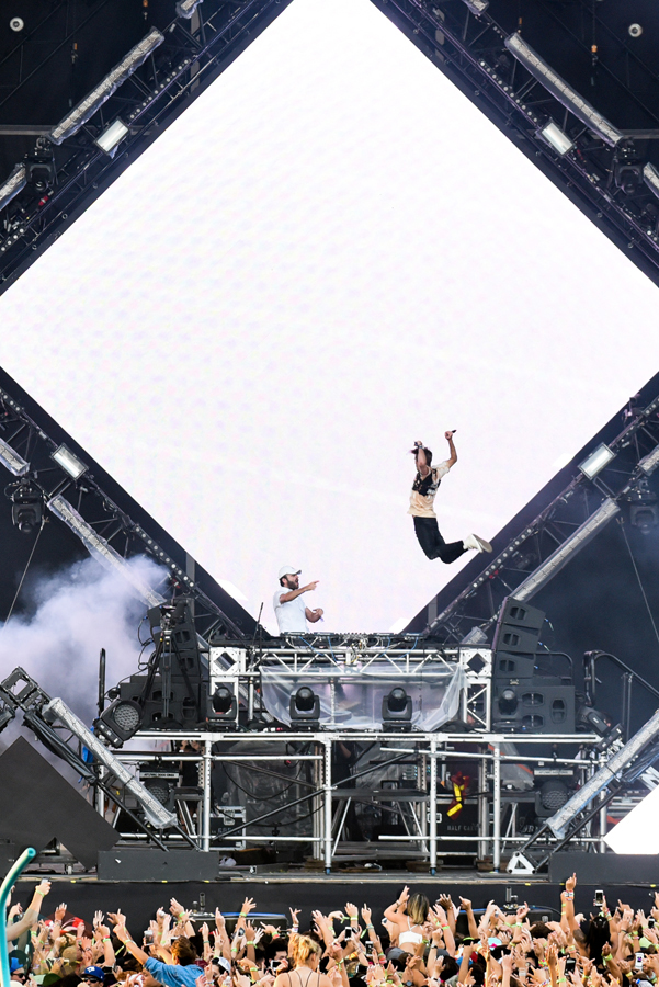 The Chainsmokers perform at the VELD Music Festival in Toronto on July 31, 2016 (Photo: Jaime Espinoza/Aesthetic Magazine)