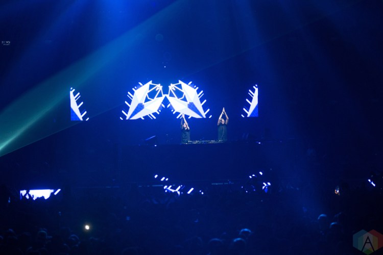 W&W performs at the Contact Winter Music Festival at BC Place in Vancouver on December 27, 2016. (Photo: Isaac Wray/Aesthetic Magazine)