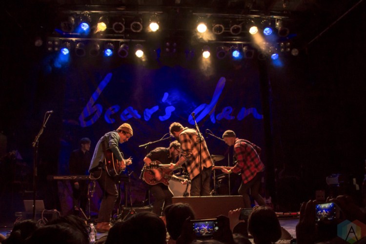 Bear's Den performs at the Phoenix Concert Theatre in Toronto on January 29, 2017. (Photo: Sarah McNeil/Aesthetic Magazine)