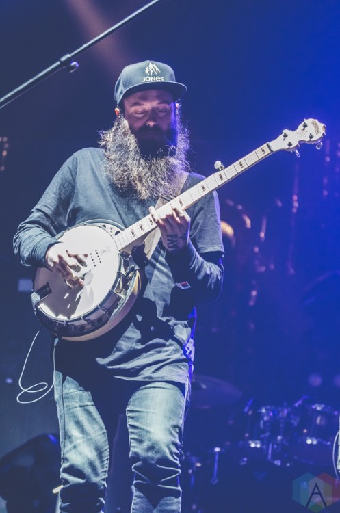 Judah And The Lion performs at Barclays Center in Brooklyn, New York on January 20, 2017. (Photo: Saidy Lopez/Aesthetic Magazine)