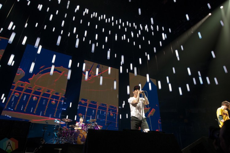 Red Hot Chili Peppers perform at the Smoothie King Center in New Orleans on January 10, 2017. (Photo: Kelli Binnings/Aesthetic Magazine)