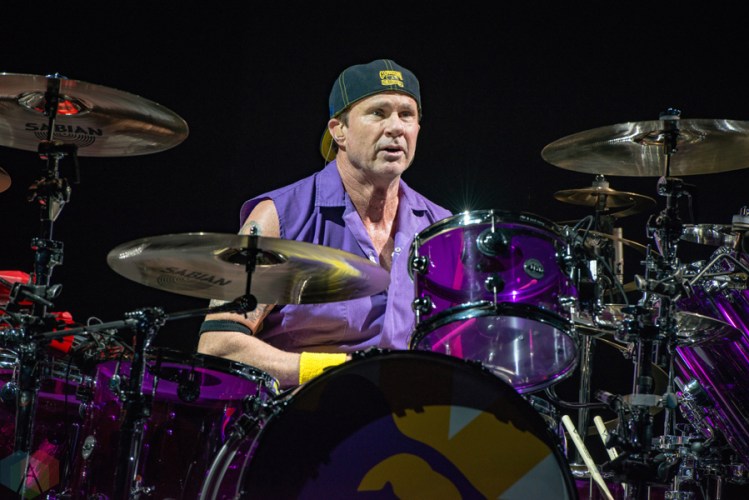 Red Hot Chili Peppers perform at the Smoothie King Center in New Orleans on January 10, 2017. (Photo: Kelli Binnings/Aesthetic Magazine)