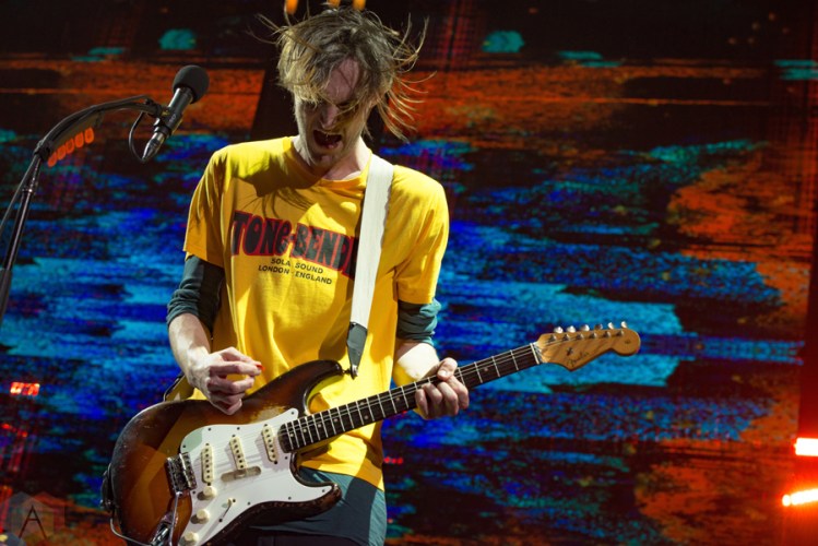 Red Hot Chili Peppers perform at the Smoothie King Center in New Orleans on January 10, 2017. (Photo: Kelli Binnings/Aesthetic Magazine)