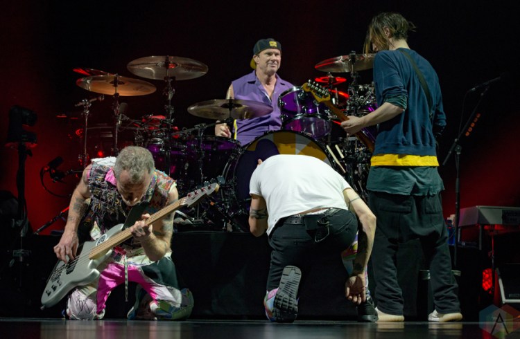 Red Hot Chili Peppers perform at the Smoothie King Center in New Orleans on January 10, 2017. (Photo: Kelli Binnings/Aesthetic Magazine)