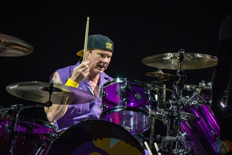 Red Hot Chili Peppers perform at the Smoothie King Center in New Orleans on January 10, 2017. (Photo: Kelli Binnings/Aesthetic Magazine)