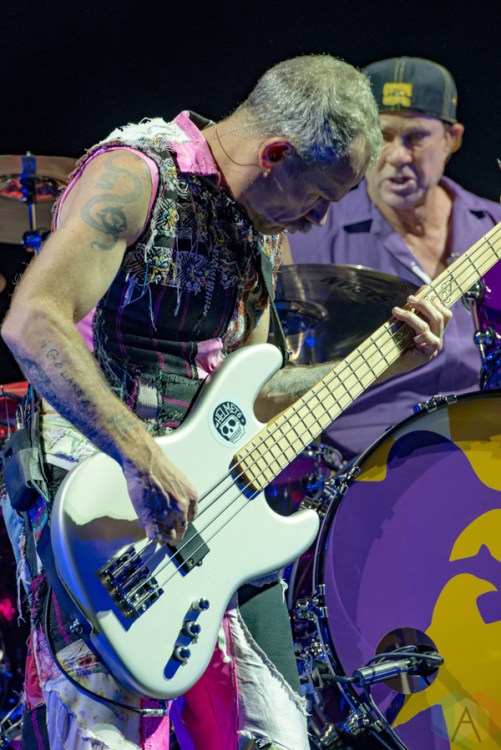 Red Hot Chili Peppers perform at the Smoothie King Center in New Orleans on January 10, 2017. (Photo: Kelli Binnings/Aesthetic Magazine)