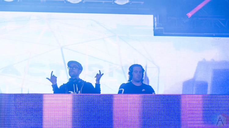 Servante performs at Reaction NYE at the Donald E. Stephenson Convention Center in Rosemont, IL on December 31, 2016. (Photo: Taylor Ohryn/Aesthetic Magazine)