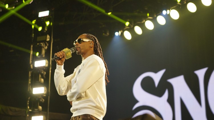 Snoop Dogg performs at Club Nomadic in Houston, Texas on February 2, 2017 during the EA Sports Bowl. (Photo: EA Sports)