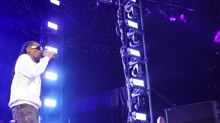 Snoop Dogg performs at Club Nomadic in Houston, Texas on February 2, 2017 during the EA Sports Bowl. (Photo: EA Sports)