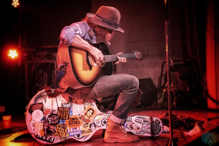 Steve Poltz performs at Hillside Inside in Guelph on February 10, 2017. (Photo: Dan Fischer/Aesthetic Magazine)