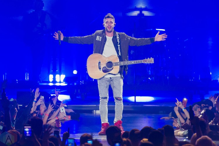 Thomas Rhett performs at the Dow Event Center in Saginaw, MI on February 23, 2017. (Photo: Jennifer Boris/Aesthetic Magazine)
