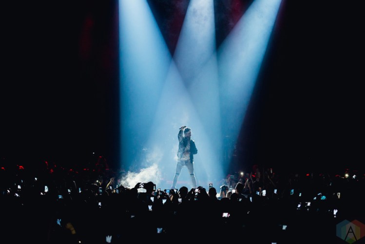 Thomas Rhett performs at the Dow Event Center in Saginaw, MI on February 23, 2017. (Photo: Jennifer Boris/Aesthetic Magazine)